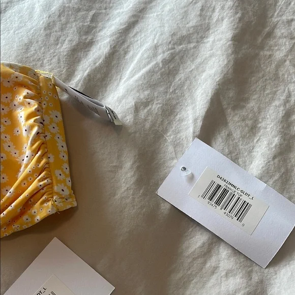 Dippin Daisys Frankie top and Seashore bottom - Yellow Floral Bikini Set - Picture 5 of 6